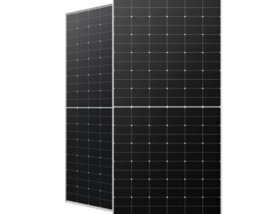 585W bifacial solar panel front and back view