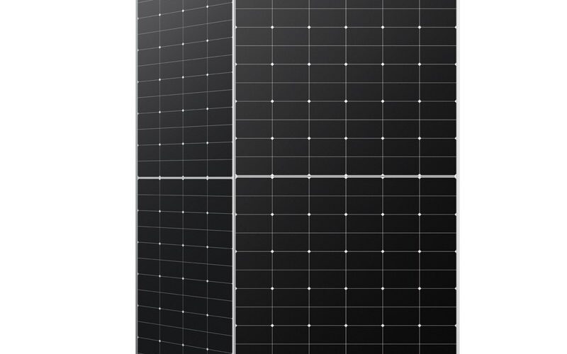 585W bifacial solar panel front and back view