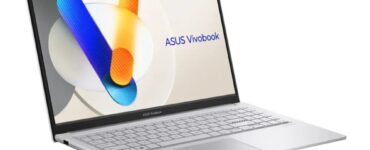 ASUS Vivobook 15 X1504VA Core i5 laptop angled front view