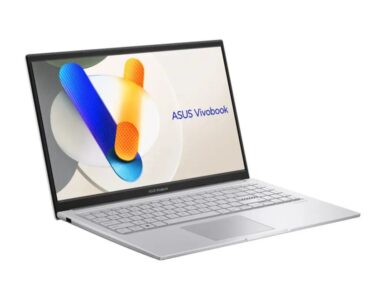 ASUS Vivobook 15 X1504VA Core i5 laptop angled front view