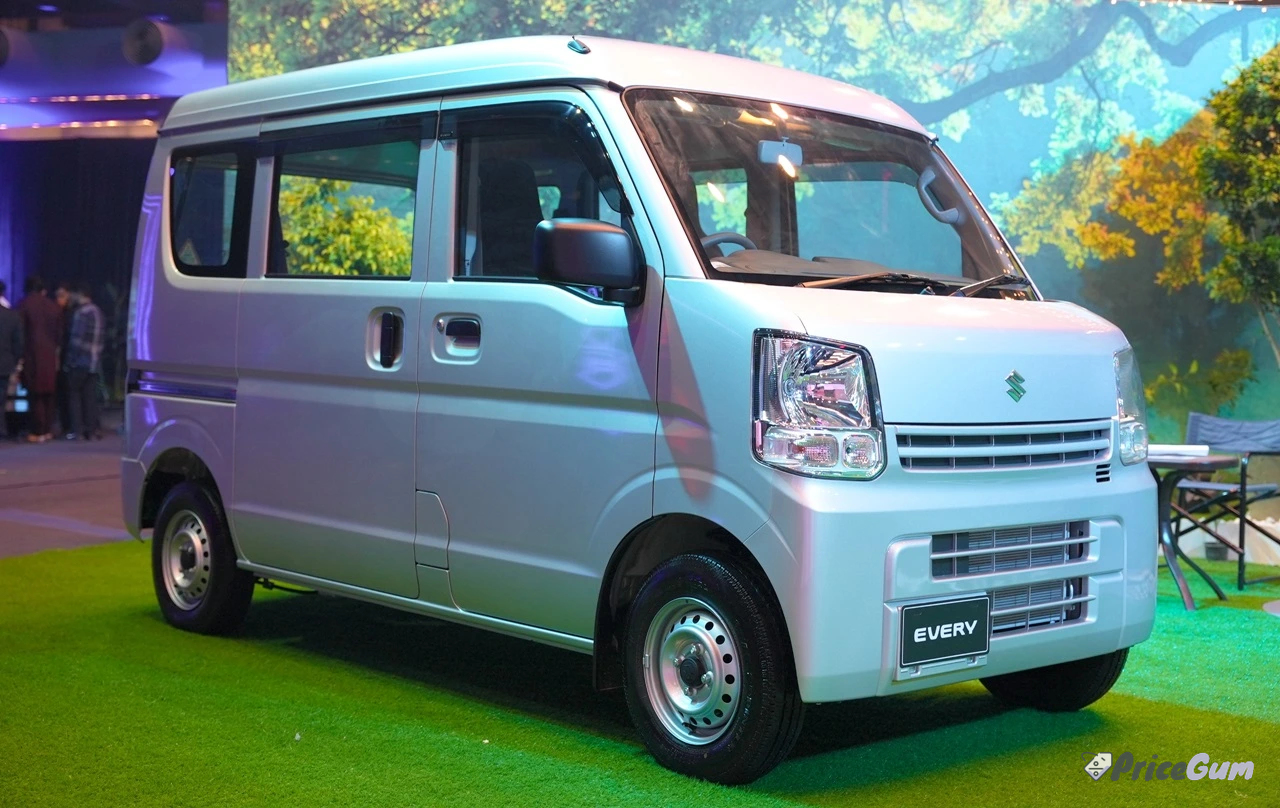 Suzuki Every 660cc mini van sold in Pakistan