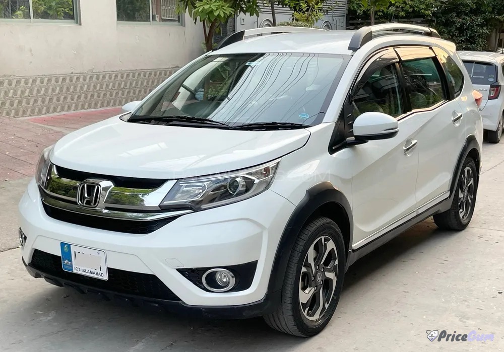Honda BR-V parked in Pakistan