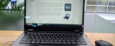 Lenovo Yoga 530 laptop on a desk (illustration photo)