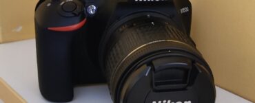 Nikon D3500 DSLR camera with 18-55mm kit lens, best budget camera under Rs. 100,000 in Pakistan