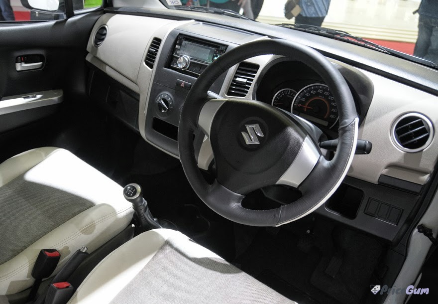 Suzuki Wagon R dashboard and interior