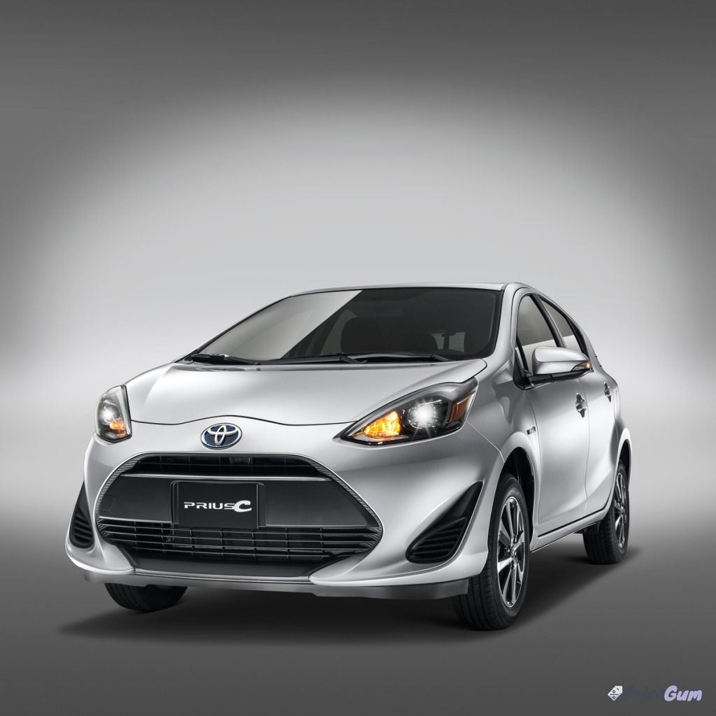 Toyota Aqua Prius C front view