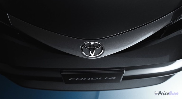 Close-up of the new slim grille and Toyota badge on the Corolla 2027 facelift