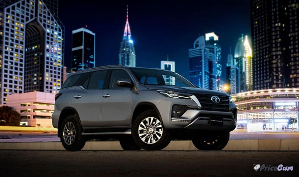 Toyota Fortuner in Pakistan at night