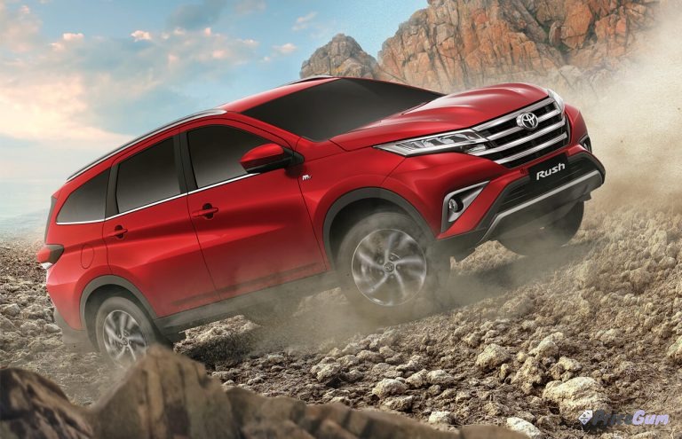 Toyota Rush driving off-road